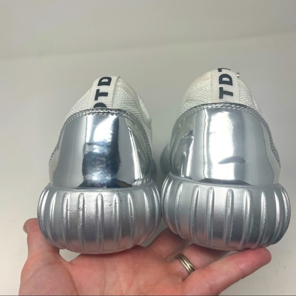 Astra 2.0 Cloud Comfort Sneakers – White & Silver, Women’s 9 / Men’s 7 - Picture 7 of 13